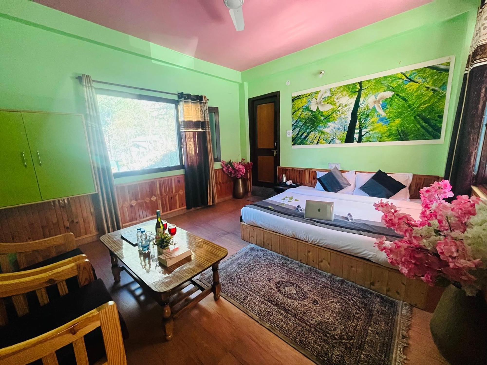 Russian Unit Kasol By Valley Exterior photo